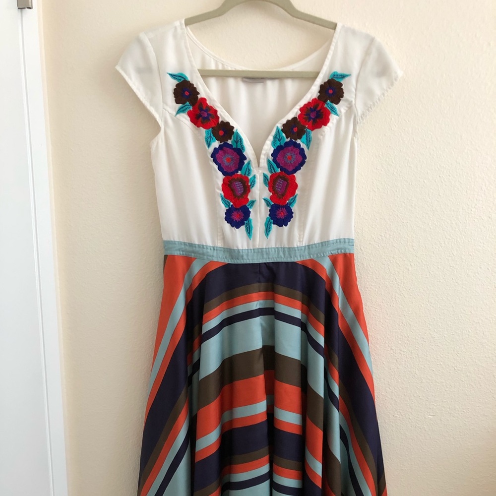 embroidered short sleeve dress